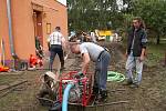 Dobrovolní hasiči z Chrudimě, Topole a Markovic pomáhali v Bludovicích na Jesenicku s likvidací škod, které napáchaly červnové povodně. 