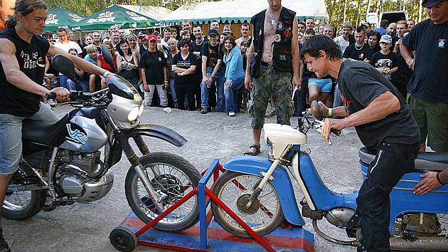 Ve Studnicích se motorkáři sešli při tradičním Motošťouchu.