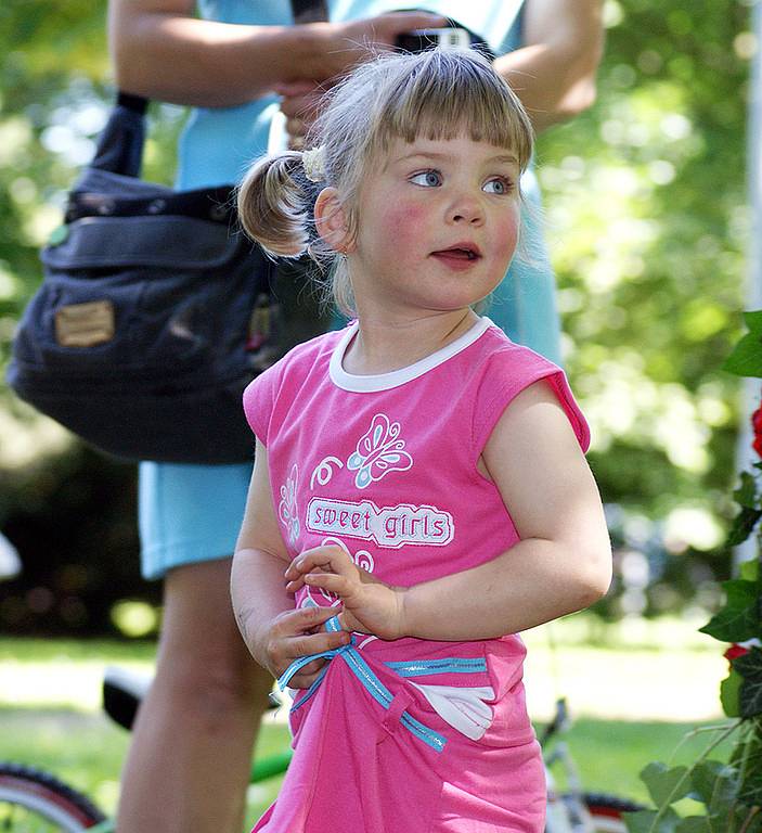 DDM Chrudim pořádal v neděli v chrudimském parku AKCI "POHÁDKOVÝ PARK ANEB DĚTI DĚTEM". Účast se očekávala vysoká, ale konečné číslo přes 800 návštěvníků pořadatele překvapil.