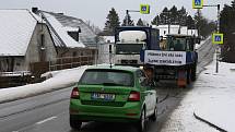 Z Nasavrk do Ždírce nad Doubravou vyrazily dva traktory s tarnsparenty, jely rychlostí zhruba 40 km/h a za nimi se tvořila kolona. Samotné zemědělské stroje překážející provozu na státovce I/37 však nijak nevybočovaly ze zdejšího každodenního koloritu