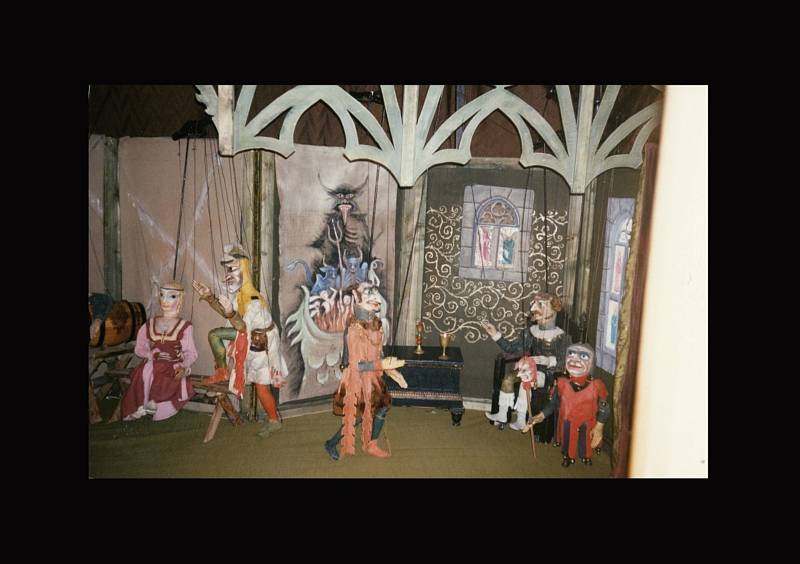 Výstava Spolkového loutkového divadla V Boudě, Plzeň, inscenace Žito a jeho ďábel, 1998