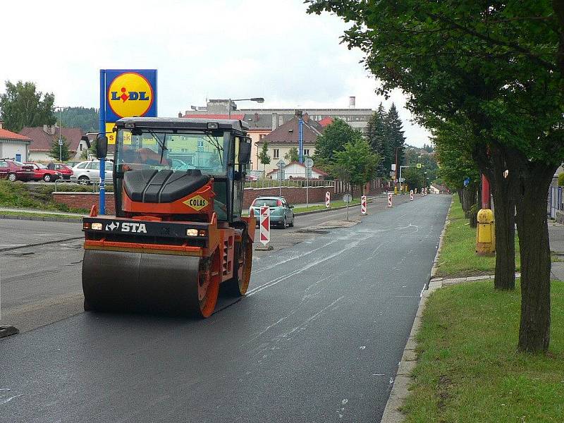 Právě dokončená rekonstrukce státní silnice I/34 v Hlinsku dělá radost všem řidičům projíždějících městem od křižovatky na Holetín až po světelnou křižovatku.