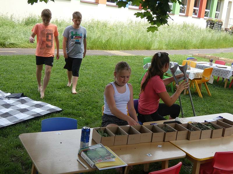 Ukázková zahrada v Mateřské škole Rosice. Učitelky připravily program pro malé i velké návštěvníky. Foto: Bára Beneschová