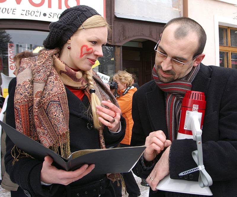 Masopustní veselí na Resselově náměstí v Chrudimi.