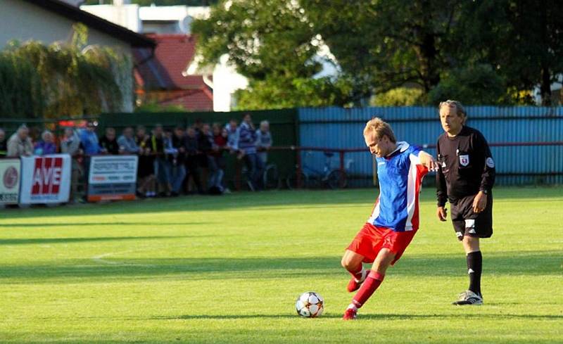 Z utkání I. A třídy ve fotbale Heřmanův Městec - Přelouč 3:0 (1:0).