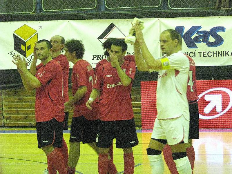 Era-Pack Chrudim porazil v prvním čtvrtfinále play off I. futsalové ligy Torf Pardubice 6:1.