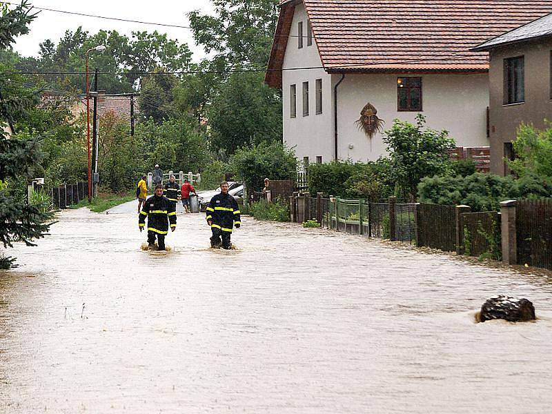 Po víkendových záplavách, které zasáhly okres Chrudim, sčítají lidé škody. Chrudimsko bylo podle pojišťoven třetím nejpostiženějším regionem.