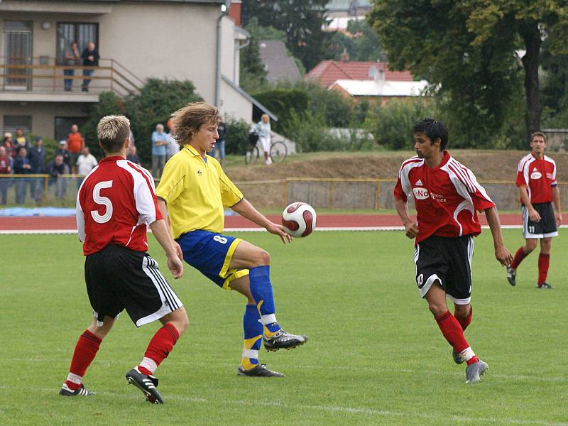 Ve fotbalové divizi C doma podlehli fotbalisté AFK Chrudim nováčkovi soutěže ze Živanic 0:2.