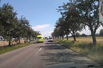 Při srážce s osobního vozu a autobusu mezi obcemi Zaječice a Orel byla jedna osoba zraněna.