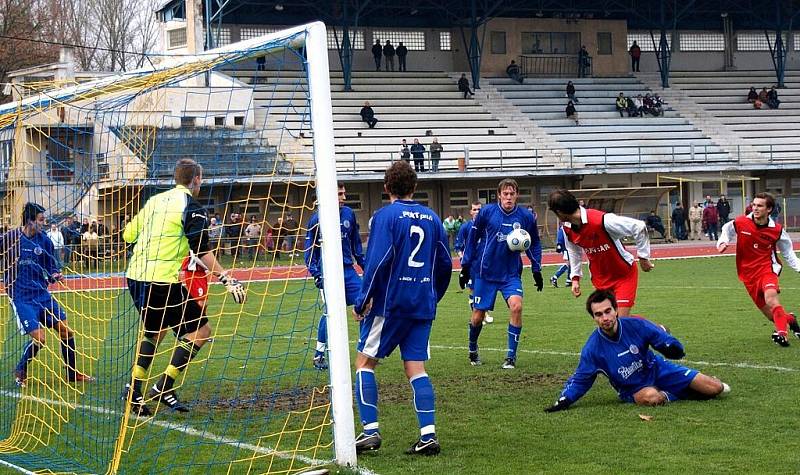 Z fotbalovéhu utkání divze Chudim - Náchod/Deštné 3:0.