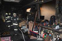 Požár garáže a skladu ve Slatiňanech