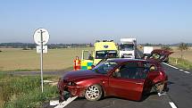 Alfa Romeo byla po nehodě u Čankovic silně zdemolována, řidič jako zázrakem vyvázl jen s lehkým zraněním.