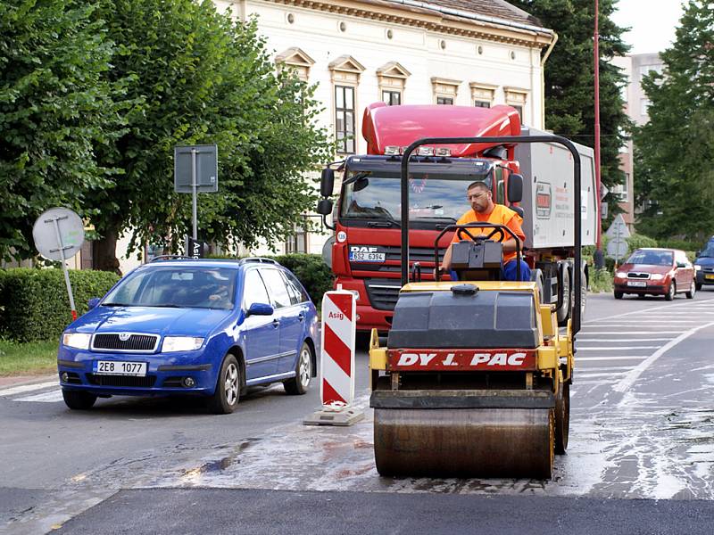 V ulici U Parku probíhá přestavba kanalizačních a vodovovních sítí.