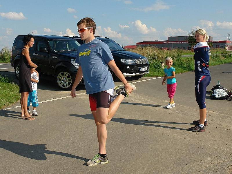 ROMAN VODIČKA trénuje třikrát týdně děti na cyklostezce Chrudim – Medlešice.