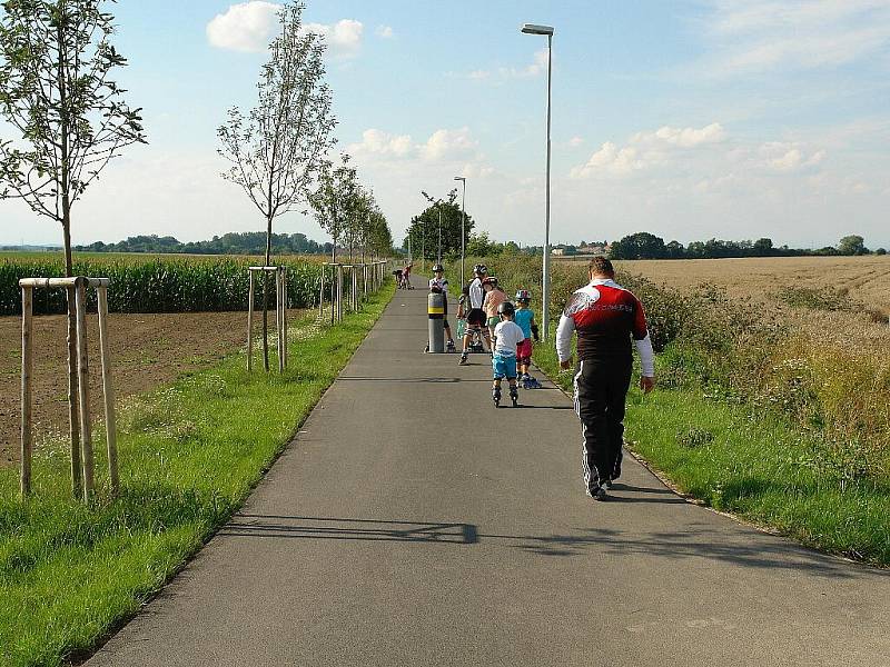 ROMAN VODIČKA trénuje třikrát týdně děti na cyklostezce Chrudim – Medlešice.