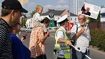 Zářijová blokáda Chrudimi: Policie odklonila dopravu, protestující se proto přesunuli k plynárnám.