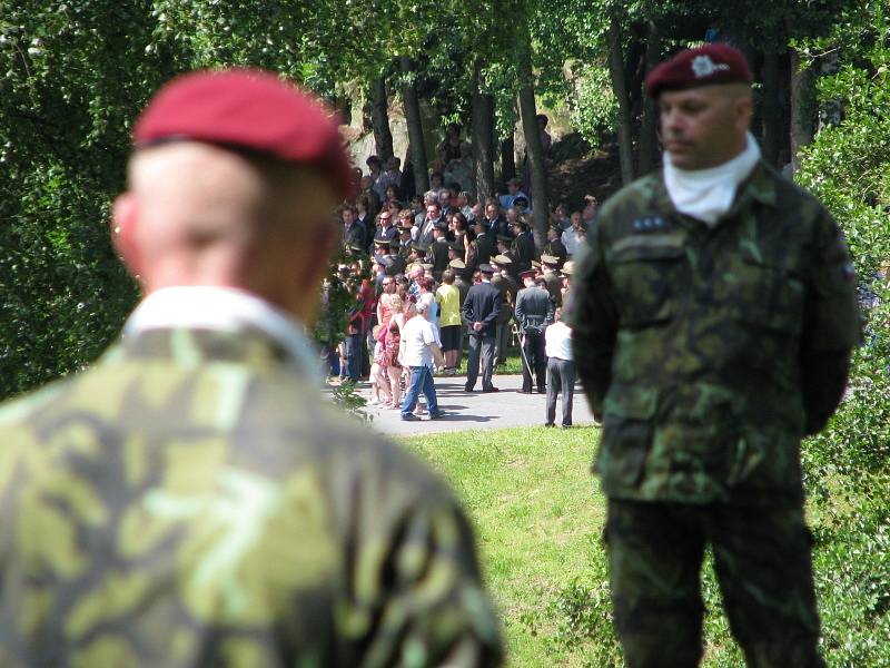 Stovky lidí si v Ležákách připomněly vypálení osady nacisty.