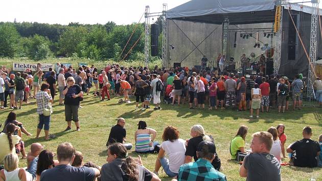 Hudební festival Čwachták fest na koupališti v Třemošnici.