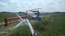 Při pádu vrtulníku na letišti ve Skutči 11. května 2011 se zranil 51letý pilot.