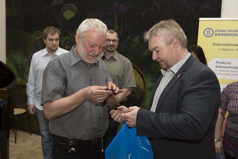 Dobrovolníci získali Křesadlo za rok 2015. 