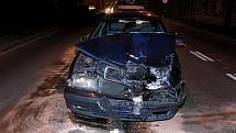 Dopravní nehoda v Pardubické ulici v Chrudimi. 23letý řidič vozu Škoda Octavia zřejmě přehlédl vlevo odbočující vozidlo Opel Astra.  