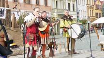 Skupiny Bakchus a Grál zahrály středověké písně. 