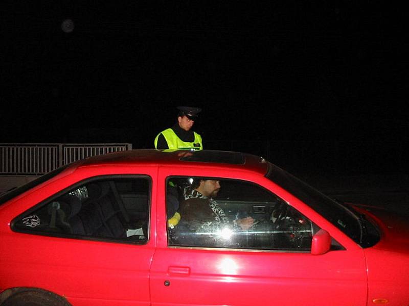 Dopravně bezpečnostní akce na alkohol. V Chrudimském regionu se akce zúčastnilo 16 policistů dopravní a pořádkové služby. Ti zkontrolovali během čtyř hodin, kdy akce probíhala, celkem 115 vozidel. Zjištěno bylo 16 přestupků.