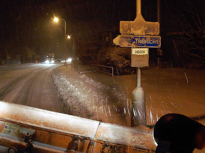 Silničáři měli se sněhovou kalamitou plné ruce práce i na Chrudimsku.