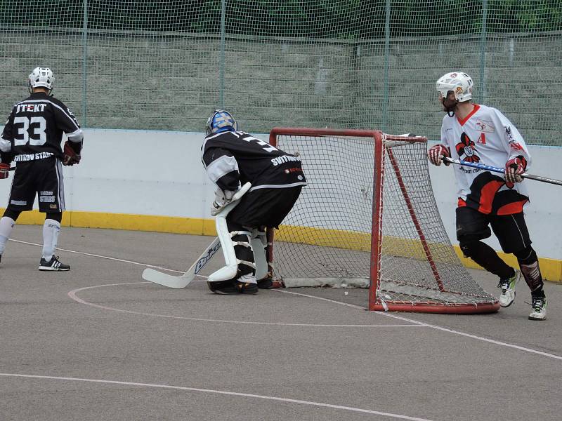 O víkendu se na hokejbalovém hřišti v Chrudimi odehrály první dva zápasy finále 2. NHbl mezi chrudimským Jokeritem a pardubickou rezervou Svítkov Stars