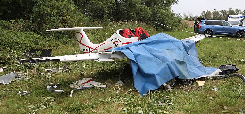 Na skutečském letišti došlo k pádu ultralehkého letadla.