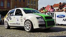 Představení posádek 12. ročníku Rallye Železné hory na chrudimském Resselově náměstí.