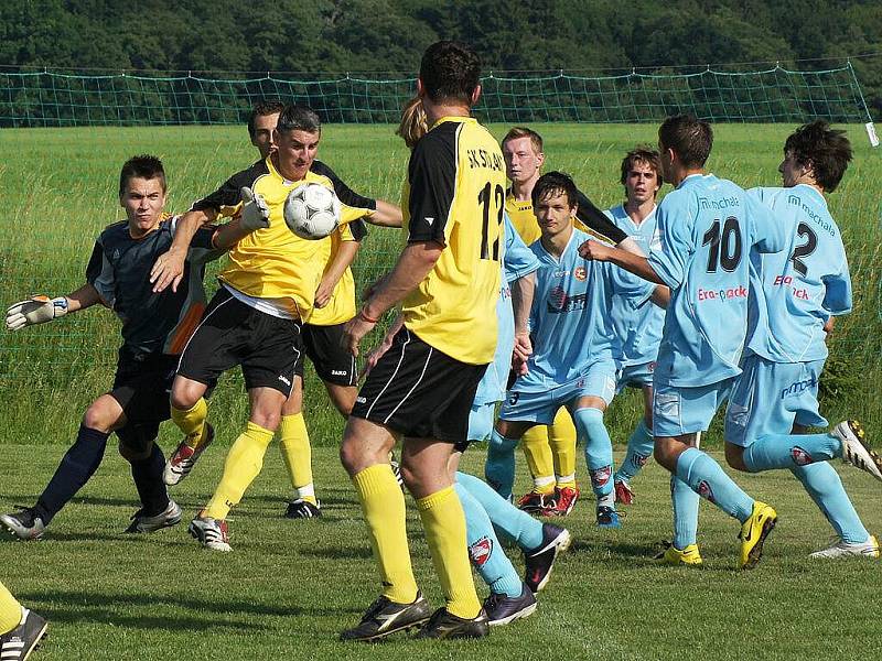 Z fotbalového utkání Stolany – FK Pardubice B 1:1.