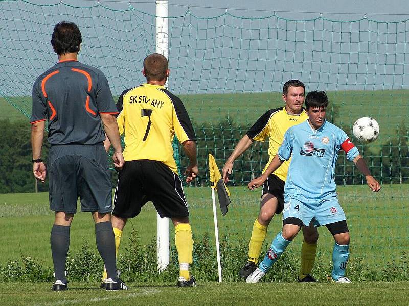 Z fotbalového utkání Stolany – FK Pardubice B 1:1.