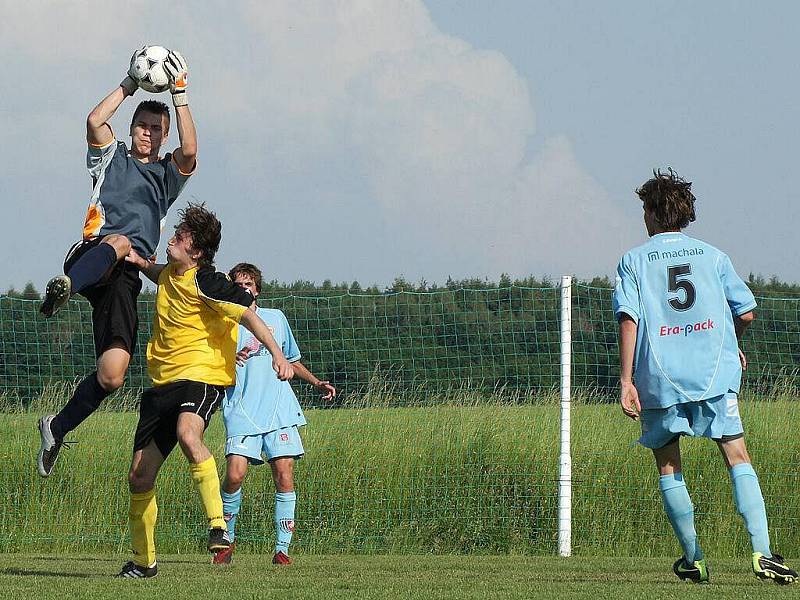 Z fotbalového utkání Stolany – FK Pardubice B 1:1.