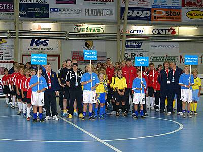 Úvodní den UEFA Futsal Cupu.