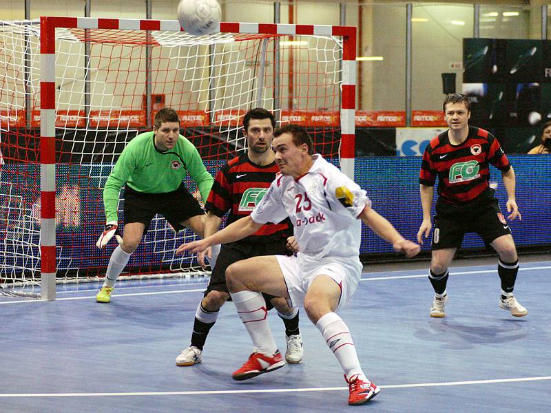 Futsalisté Era-Packu Chrudim nenašli ani v 18. utkání I. futsalové ligy přemožitele, když doma porazili Benago Zruč 5:1.