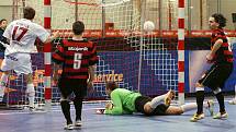 Futsalisté Era-Packu Chrudim nenašli ani v 18. utkání I. futsalové ligy přemožitele, když doma porazili Benago Zruč 5:1.