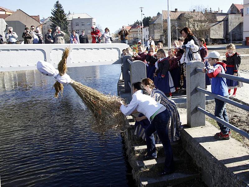 V rámci jarních prázdnin dojde i na tradiční zvyk  vynášení Mařeny.