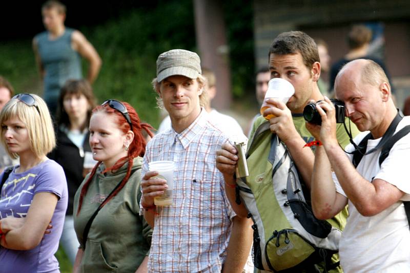 Doupnice fest v Radčicích u Skutče se může pochlubit jedinečnou atmosférou.