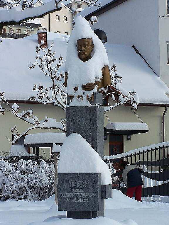 Finálový snímek č. 19: Chrudimské sochy a zákoutí pod sněhovou peřinou.