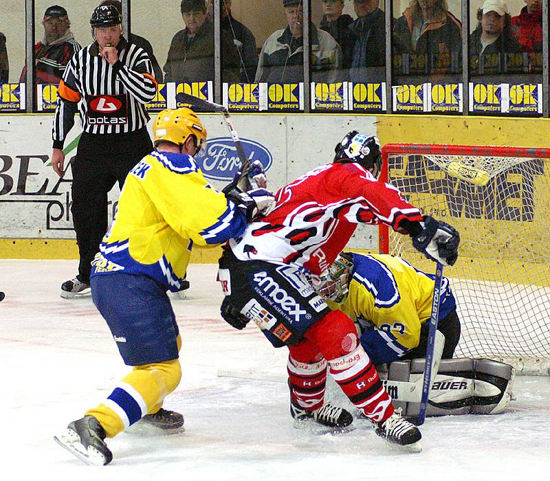 První semifinálové utkání play off II. hokejové ligy Chrudim - Nymburk.