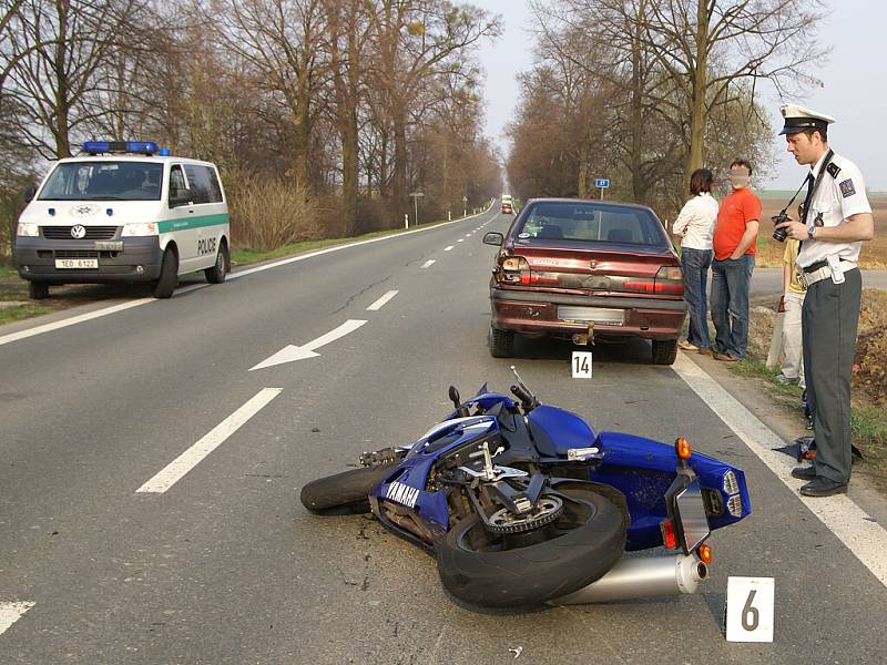 OPĚT BEZ ŘIDIČÁKU. Na motorkách dosáhla škoda 80.000 korun.