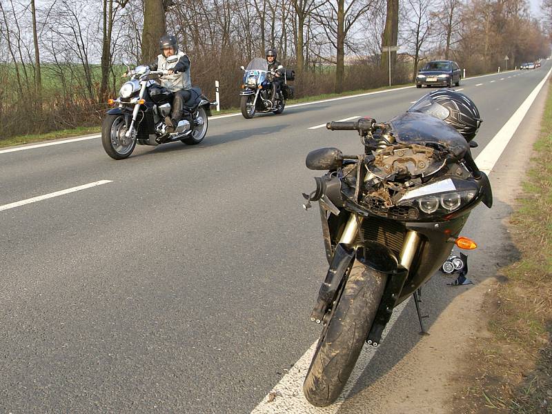 OPĚT BEZ ŘIDIČÁKU. Na motorkách dosáhla škoda 80.000 korun.