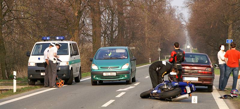 OPĚT BEZ ŘIDIČÁKU. Na motorkách dosáhla škoda 80.000 korun.