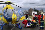 Jeden sedmnáctiletý chlapec musel být kvůli těžkým zraněním transportován do fakultní nbemocnice v Hradci Králové, zbytek posádky byl ošetřen v chrudimské nemocnici.