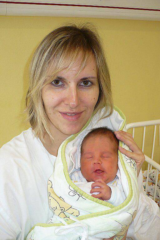 ALEN TROJAN se narodil rodičům Nadě a Olegovi z Hlinska 26. listopadu ve 3:29. Klouček vážil 2,9 kilogramu a měřil 48 centimetrů.