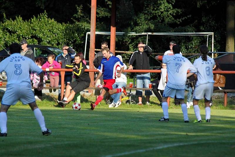 Z utkání I. A třídy ve fotbale Heřmanův Městec - Přelouč 3:0 (1:0).