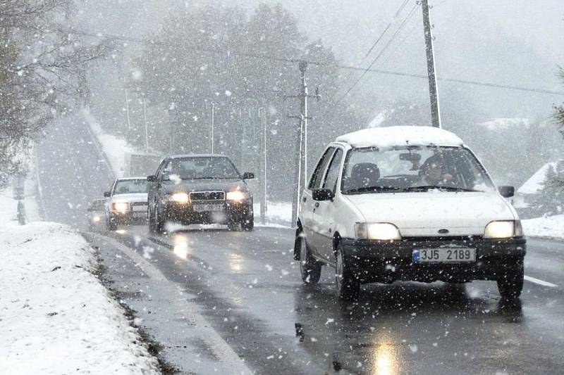 16. ŘÍJEN. Hlinsko zachumlané do nečekané bílé peřiny