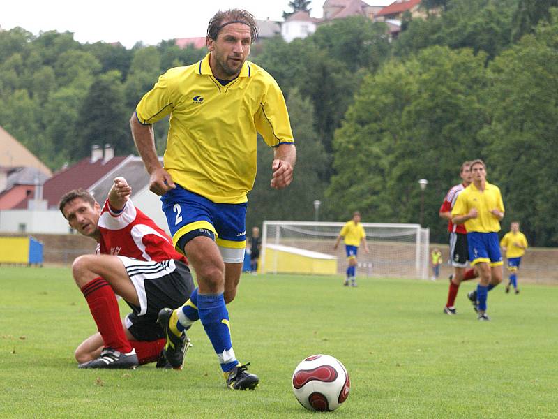 V prvním kole fotbalové divize C prohráli AFK Chrudim doma se Živanicemi 0:2.