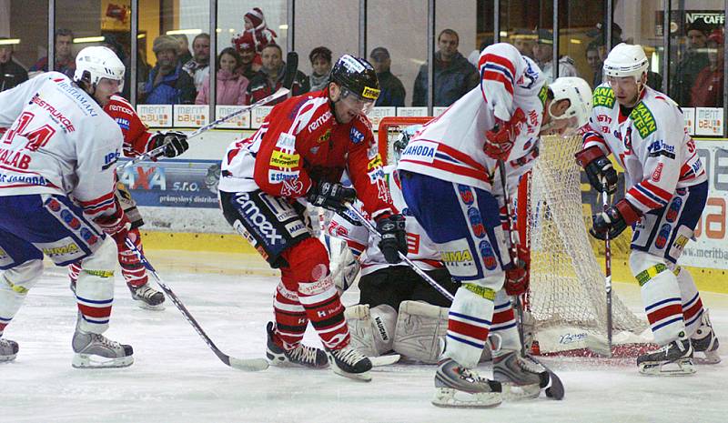 Chrudimští hokejisté porazili v dalším kole I. hokejové ligy Třebíč 5:2.